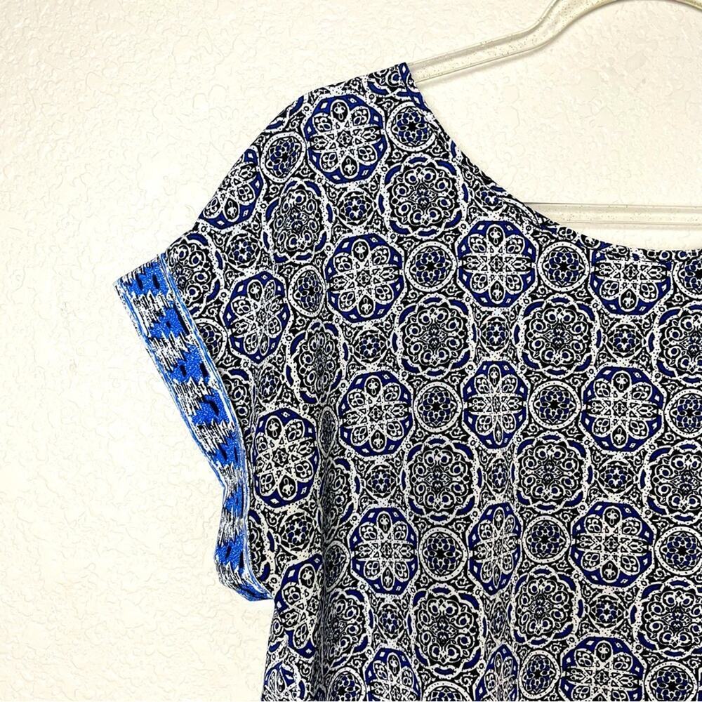 CYNTHIA ROWLEY Lightweight Blue Patterned Women's Top w/ Back Slit Size M - Picture 2 of 7